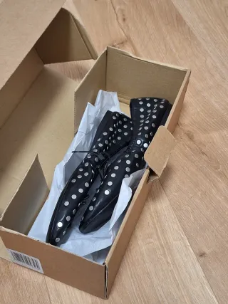 Manoletinas Mango tachuelas lunares talla 37