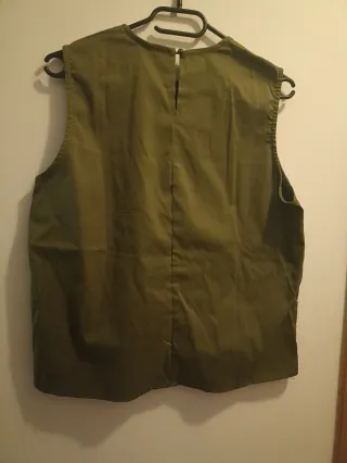 Top sin mangas verde oliva