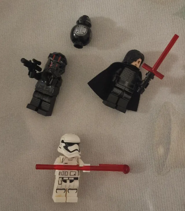 LEGO Star Wars Caza TIE Kylo Ren 75179