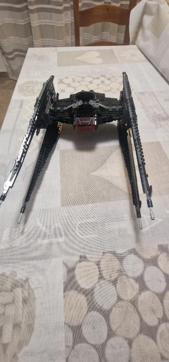 LEGO Star Wars Caza TIE Kylo Ren 75179