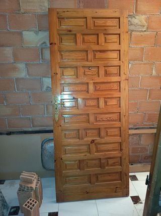 OFERTÓN puertade zaguán madera con mirilla