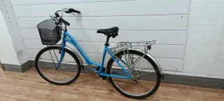 Bicicleta Estilo Holandesa Azul con Cesta