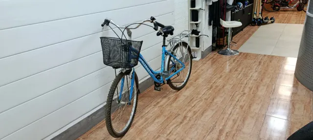 Bicicleta Estilo Holandesa Azul con Cesta