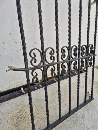 Reja de hierro forjado decorativa
