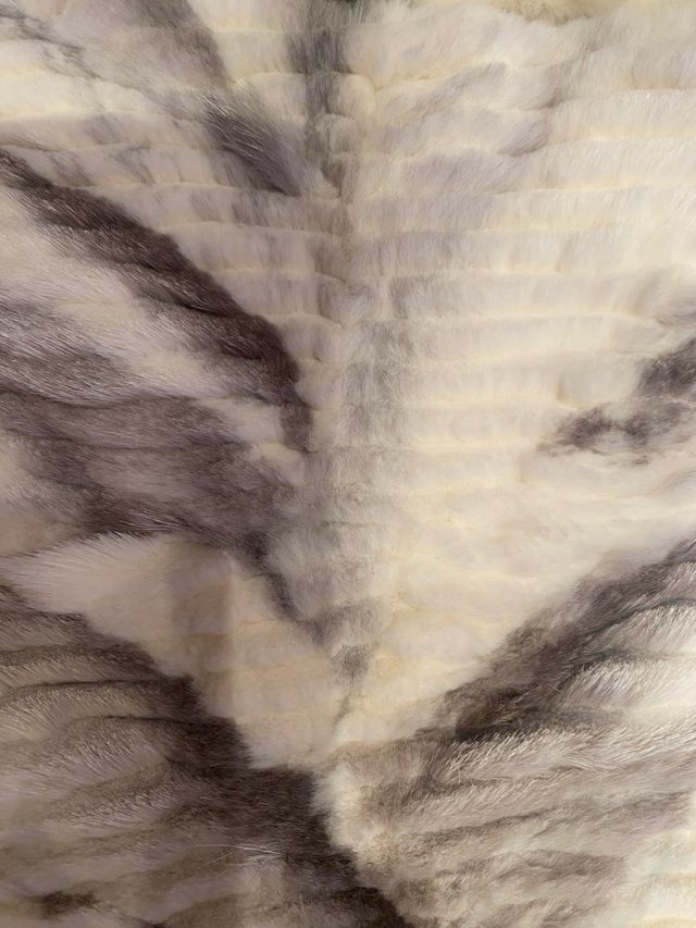 Chaquetón de piel blanco y gris