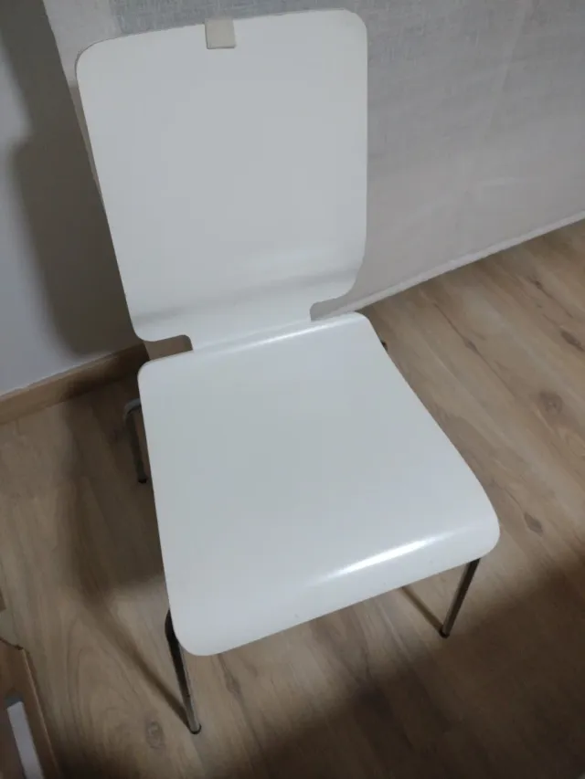 Silla Ikea Blanca. Regalo la de las últimas fotos.