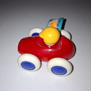 Coche de carreras Tolo rojo y amarillo