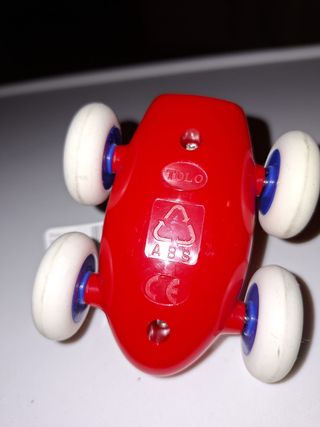 Coche de carreras Tolo rojo y amarillo