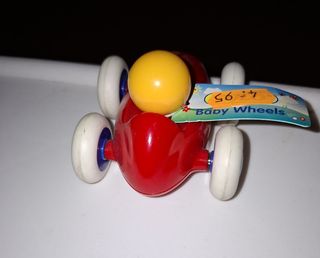 Coche de carreras Tolo rojo y amarillo