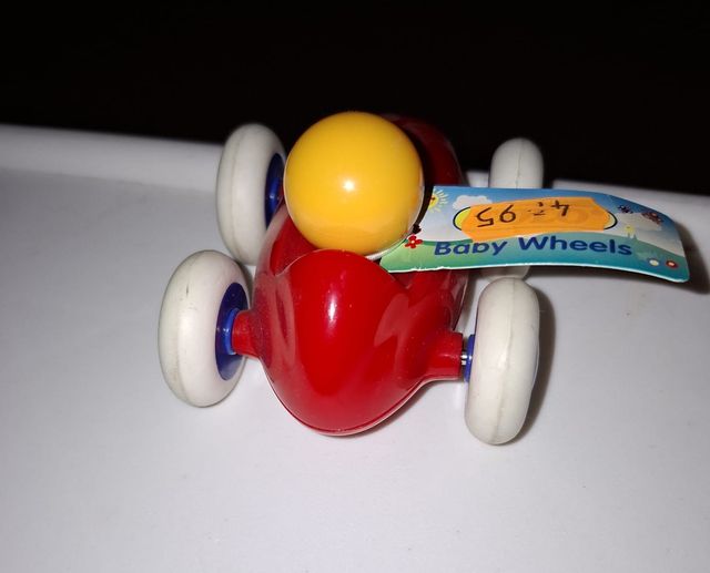 Coche de carreras Tolo rojo y amarillo