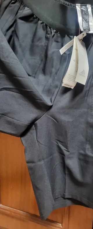 Pantalones cortos Adidas negros y amarillos