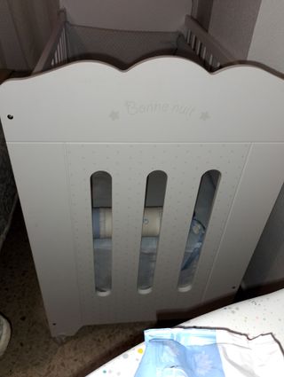 Cuna de bebé blanca
