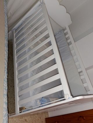 Cuna de bebé blanca