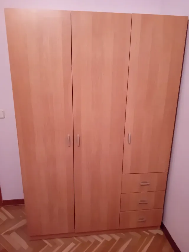 Armario de madera 3 puertas y cajones
