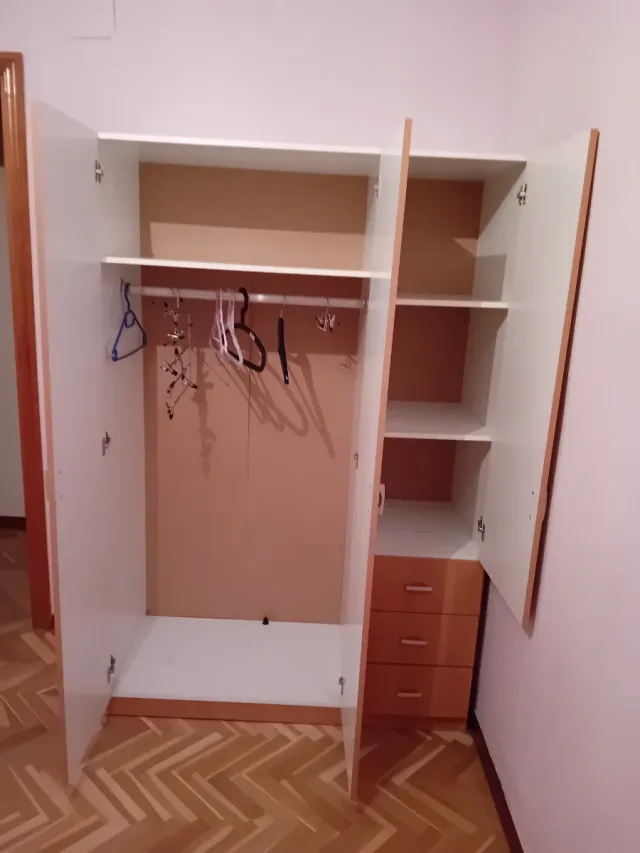 Armario de madera 3 puertas y cajones