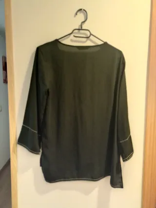 Blusa negra con botones