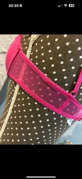 Sujetador fuscia con relleno y encaje