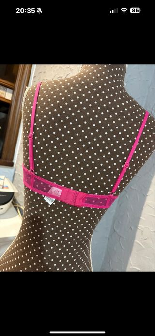 Sujetador fuscia con relleno y encaje