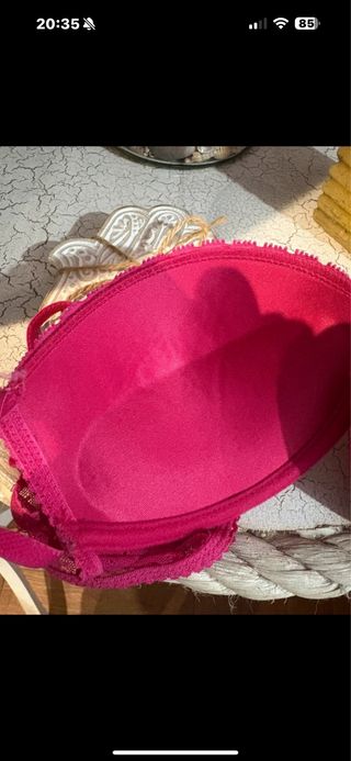 Sujetador fuscia con relleno y encaje