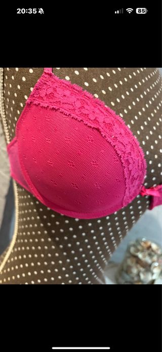 Sujetador fuscia con relleno y encaje