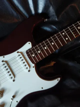 Fender mim mexico Stratocaster Midnight Wine