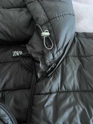 Abrigo Zara Negro con Capucha