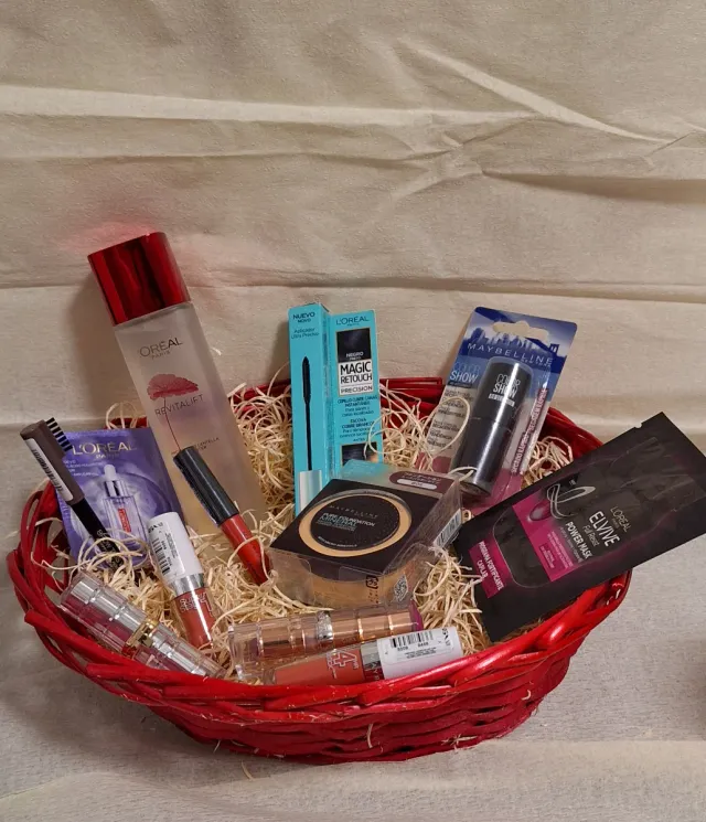 Cesta de Navidad con Maquillaje Marca