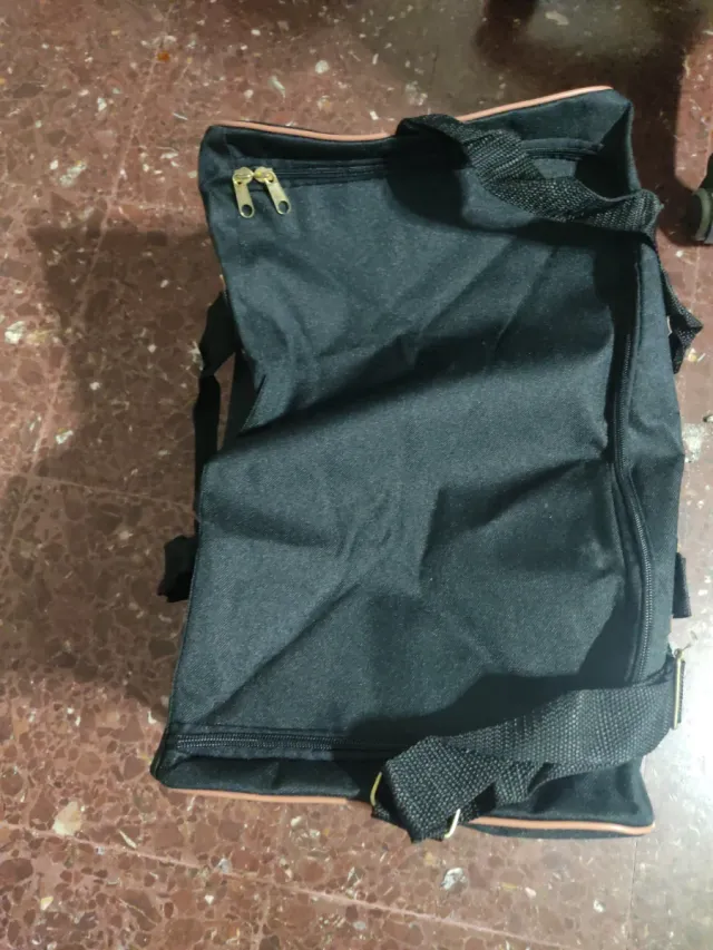 Bolsa de viaje negra y marrón