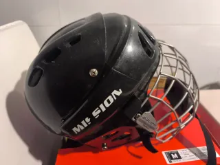 Casco de Hockey Mission Negro Medidas 54 a 57 cm