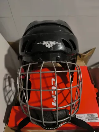 Casco de Hockey Mission Negro Medidas 54 a 57 cm