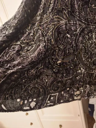 Vestido negro y gris con estampado