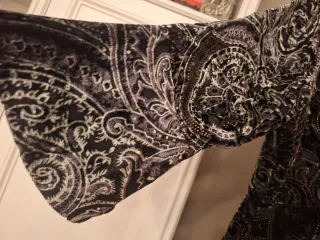 Vestido negro y gris con estampado