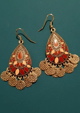 Pendientes Boho plateado viejo y burdeos.