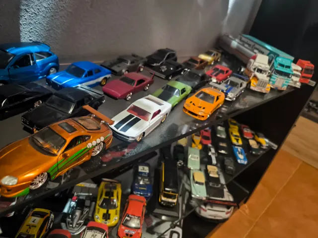 Coches a escala  1.32 y 1.43