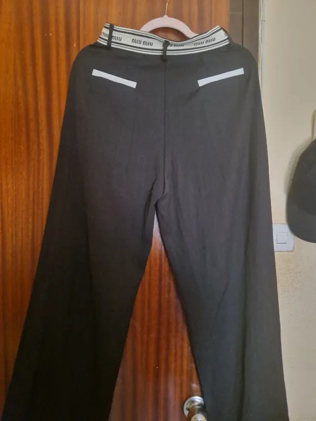 Chaqueta Miu Miu Negra con Detalles Blancos