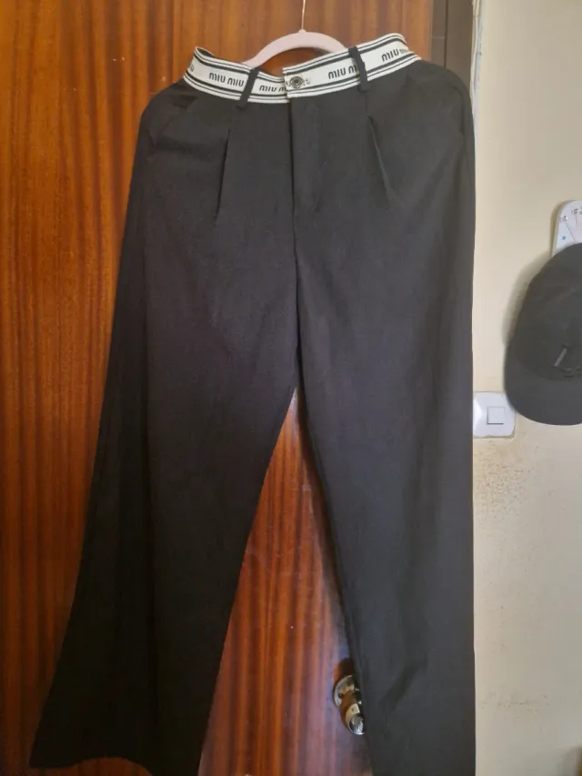 Chaqueta Miu Miu Negra con Detalles Blancos