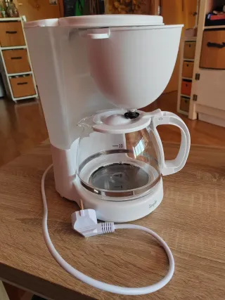 Cafetera de goteo blanca