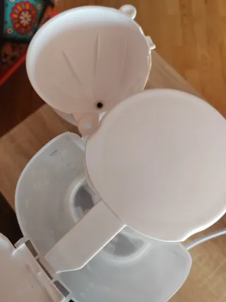 Cafetera de goteo blanca