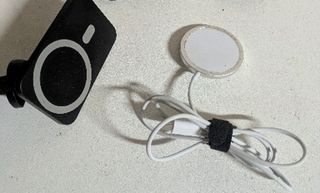 ACCESSORI CELLULARE: SUPPORTO, CARICABATTERIA, ADATTATORI SM