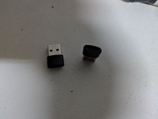 ACCESSORI CELLULARE: SUPPORTO, CARICABATTERIA, ADATTATORI SM