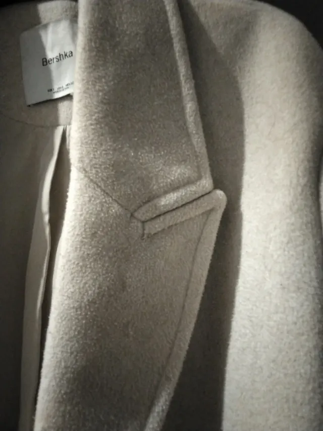 Abrigo Bershka beige forrado