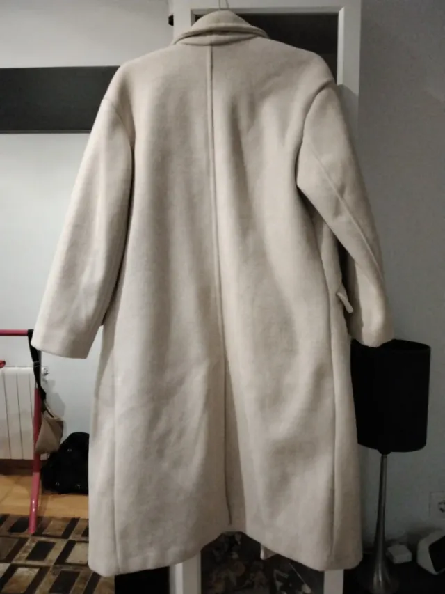 Abrigo Bershka beige forrado