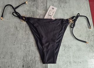 Braguita bikini negra con detalles dorados