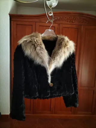 Chaqueta Piel Sintética Corta Negra Beige