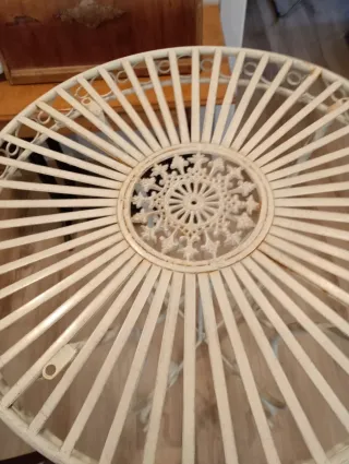 Mesa antigua redonda metalica para jardin