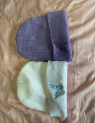 Gorros de invierno morado y blanco