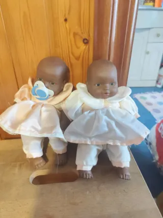 2 Muñecos Bebé Piel Oscura
