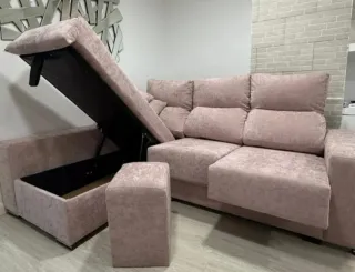 Sofá con chaiselong rosa