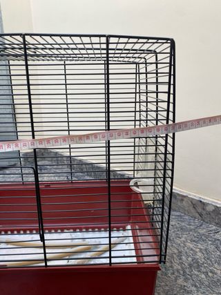 Jaula para pájaros negra y roja