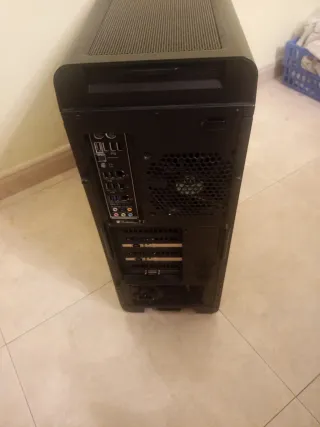 Servidor Thermaltake Intel Xeon Negro